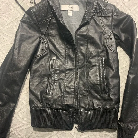 Leather jacket - Picture 2 of 3